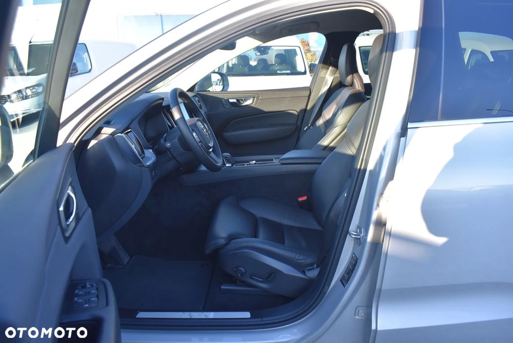 Volvo XC 60 B4 B Momentum Pro - 10