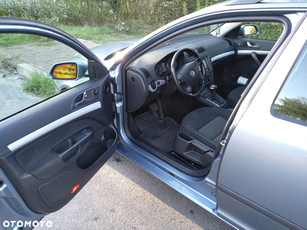 Skoda Octavia 2.0 TDI Elegance DSG - 2