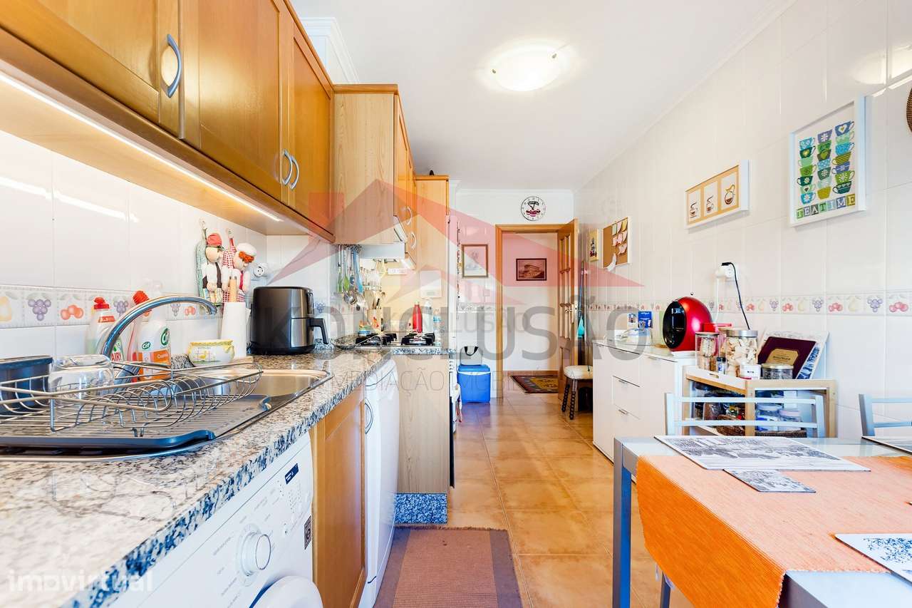 - Apartamento T3 Totalmente Mobilado no Centro do Carregado - Grande imagem: 2/23