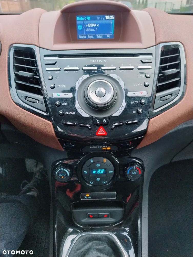 Ford Fiesta 1.0 EcoBoost S&S TITANIUM - 9