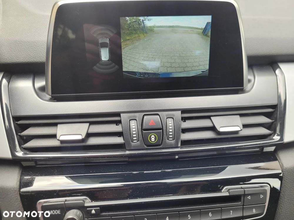 BMW Seria 2 218d - 26