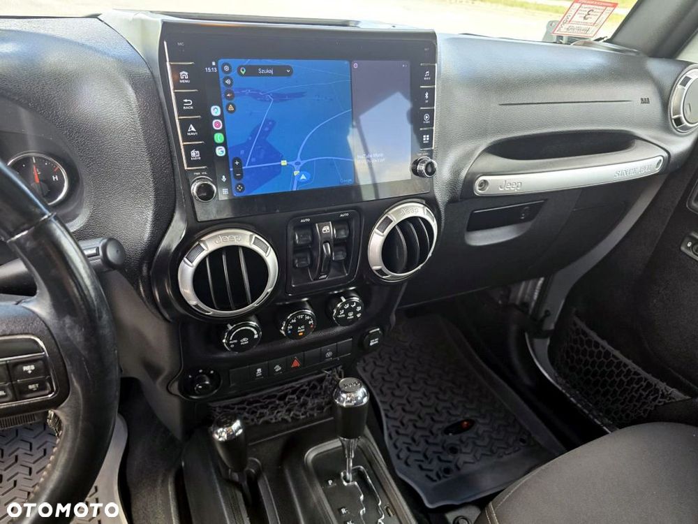 Jeep Wrangler 3.6 Unlim Sahara - 32