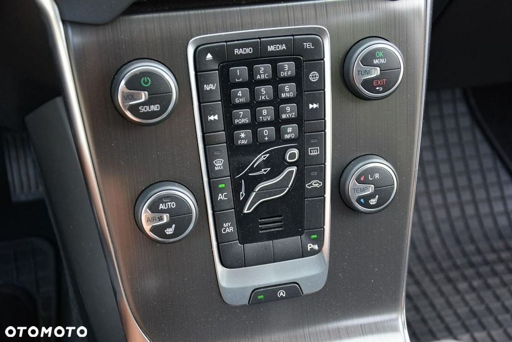 Volvo V40 T4 R-Design Momentum - 27