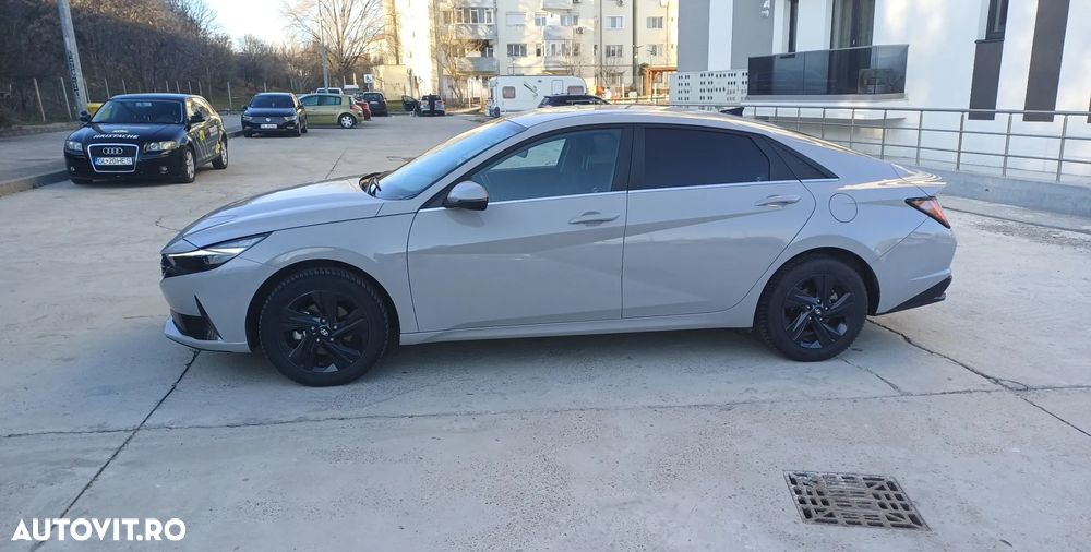 Hyundai Elantra 1.6 l 123 CP 6MT Highway - 8