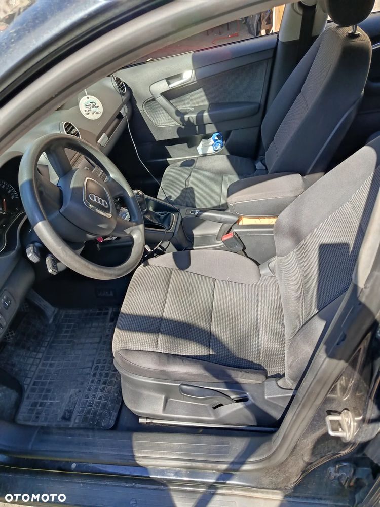 Audi A3 Sportback 1.9 TDI Ambiente - 11