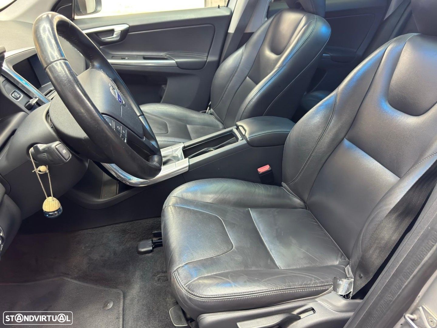 Volvo XC 60 2.0 D3 Momentum Geartronic - 10