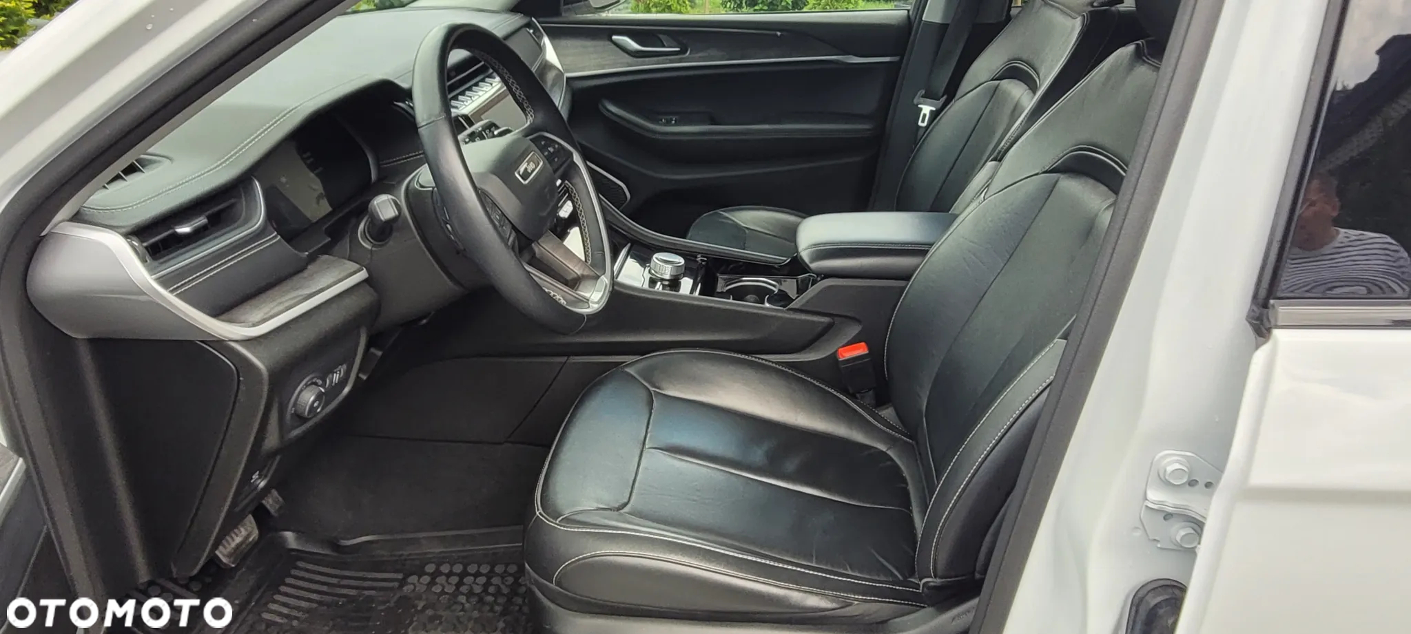 Jeep Grand Cherokee - 14