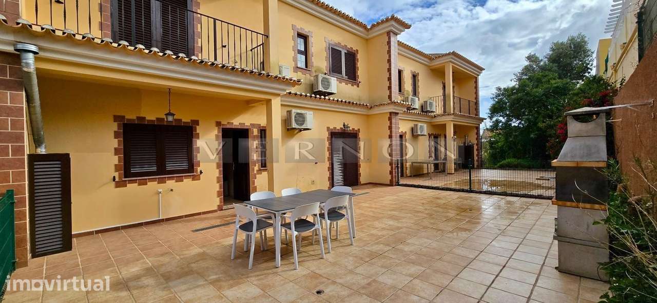 Moradia em Banda Duplex T2+2 com Piscina Privada e Garagem Dupla | Si - Grande imagem: 3/27