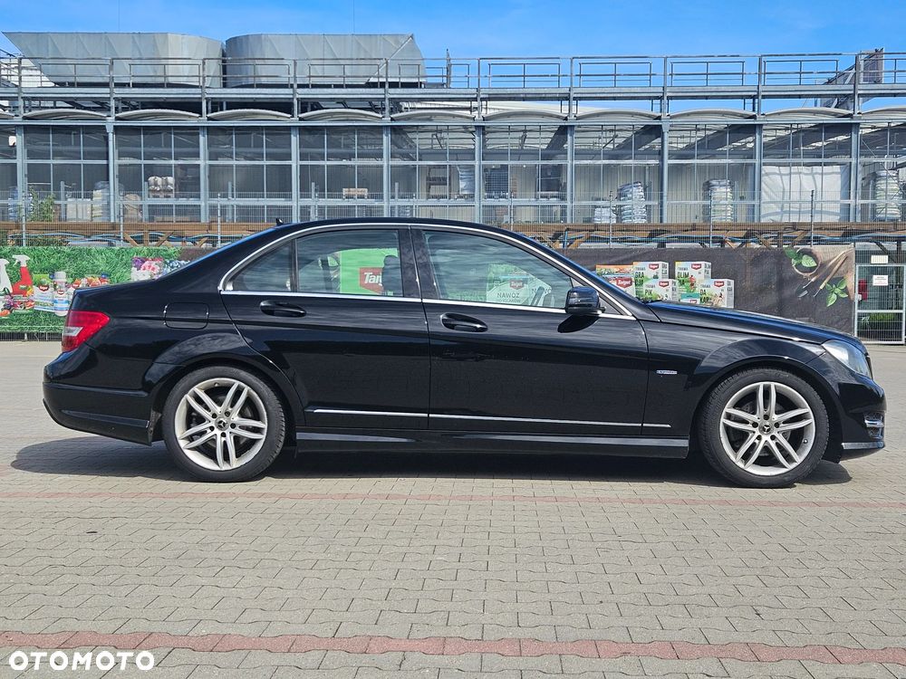 Mercedes-Benz Klasa C 250 CGI BlueEff Avantgarde - 4