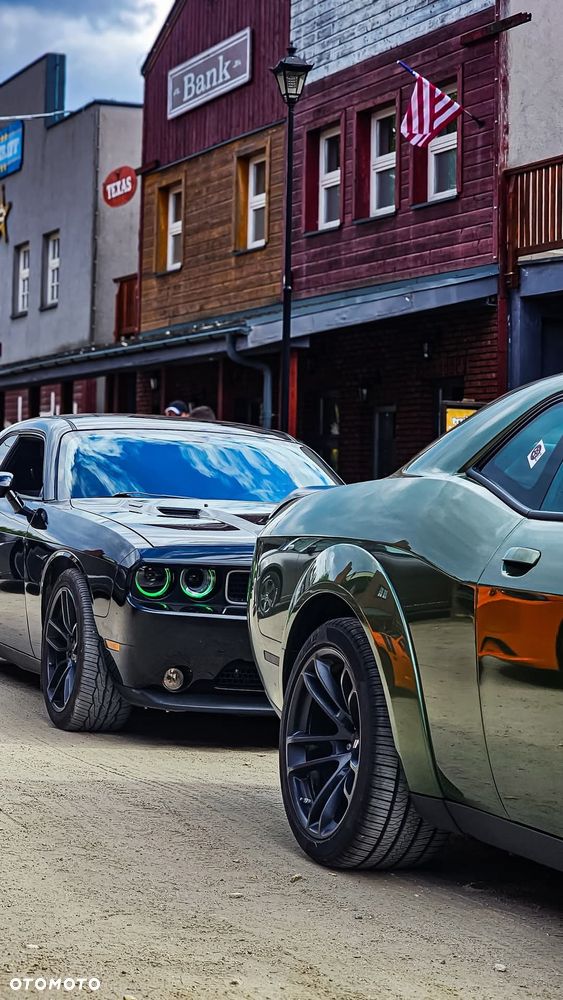 Dodge Challenger - 9