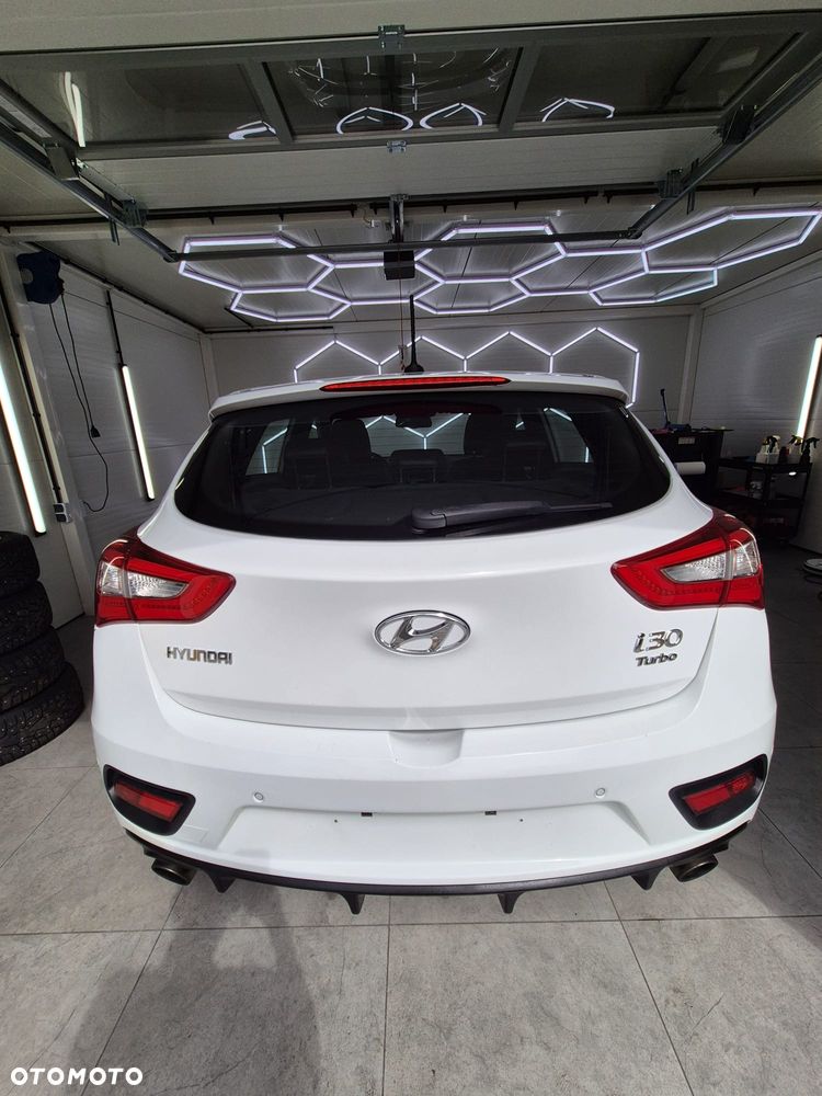Hyundai i30 1.6 T GDI Turbo - 9