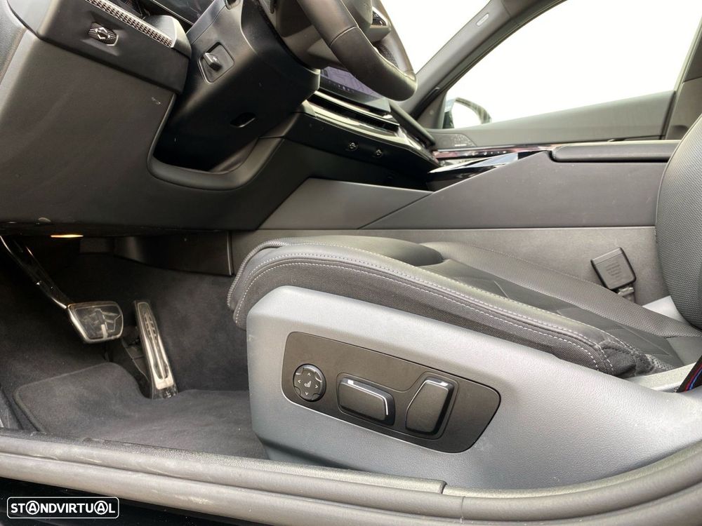 BMW 520 d Pack Desportivo M Pro - 16