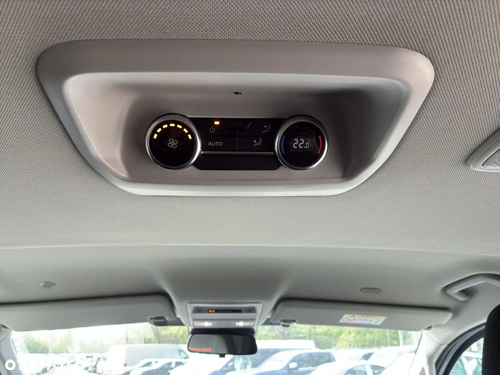 Volkswagen Caravelle - 40