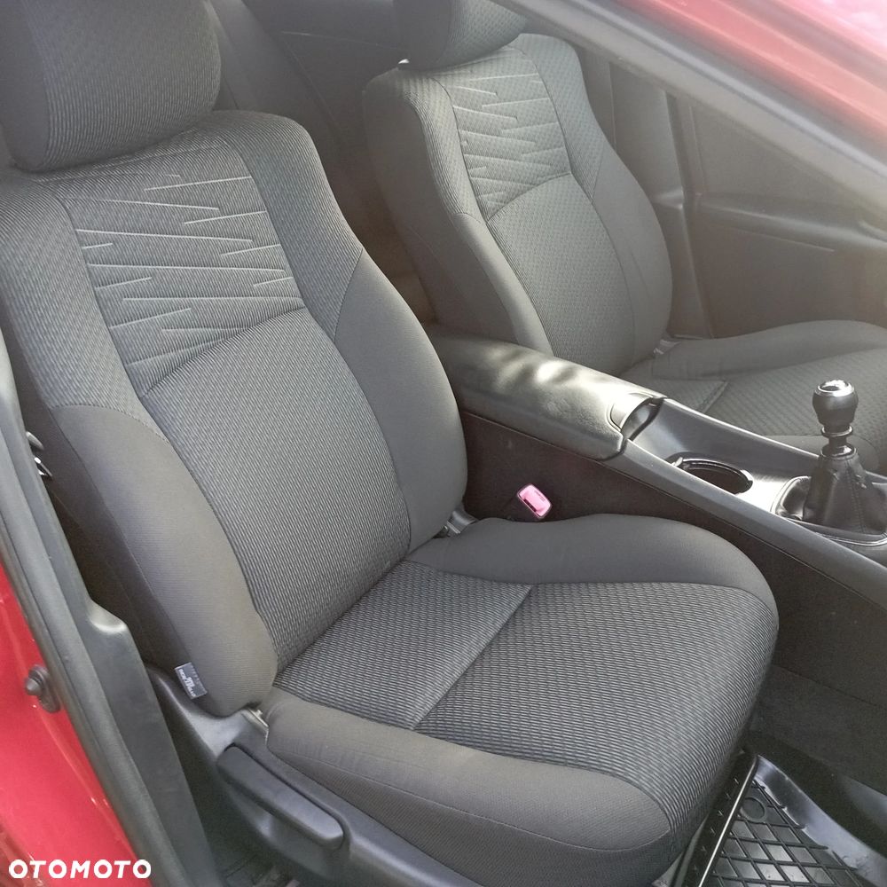 Toyota Avensis 2.2 D-CAT 2010 - 19