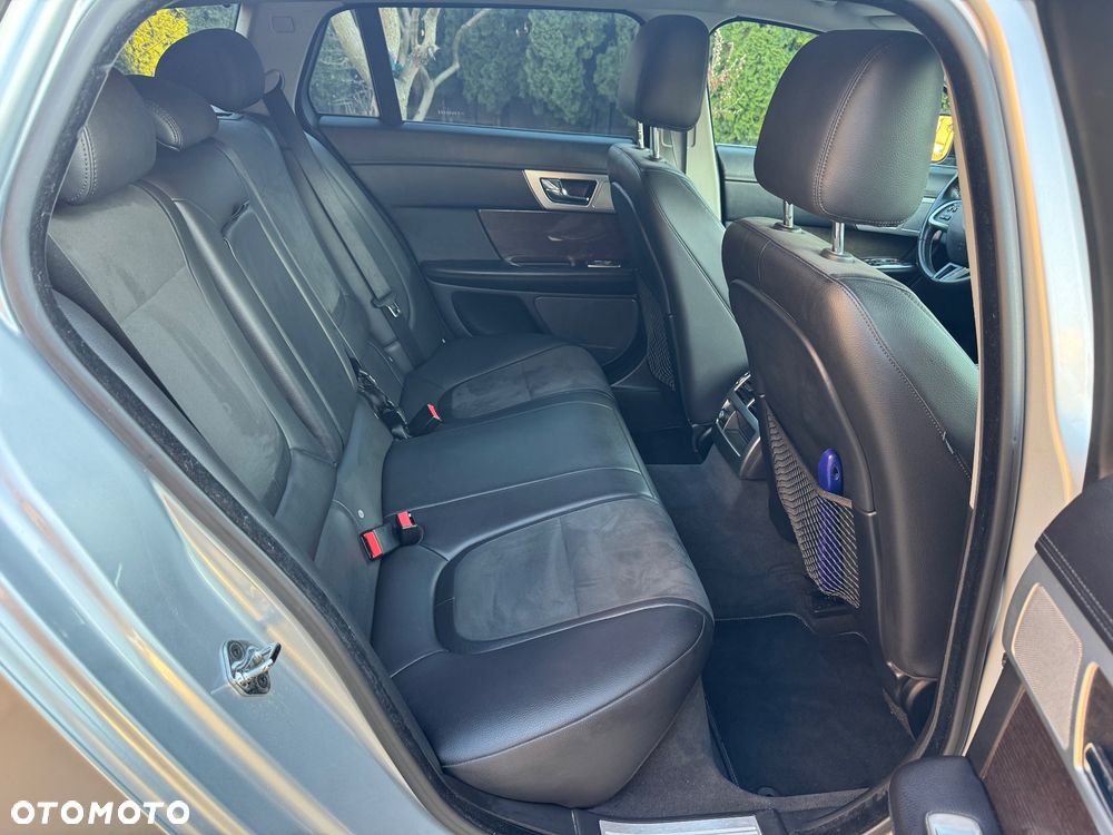 Jaguar XF 2.2 D Premium Luxury - 8