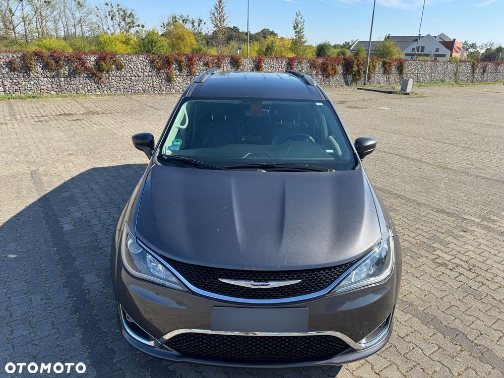 Chrysler Pacifica - 8