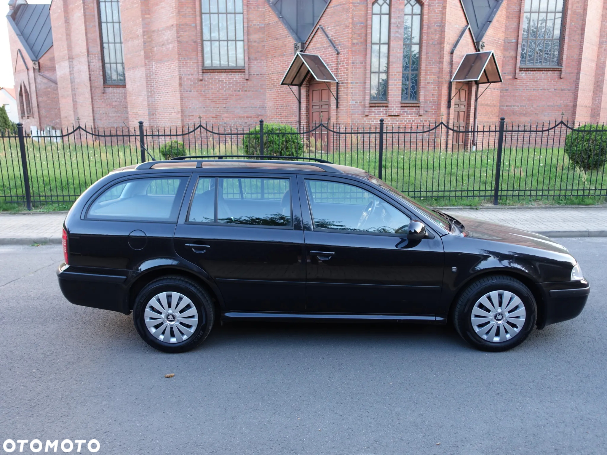 Skoda Octavia 1.6 Combi Tour - 4