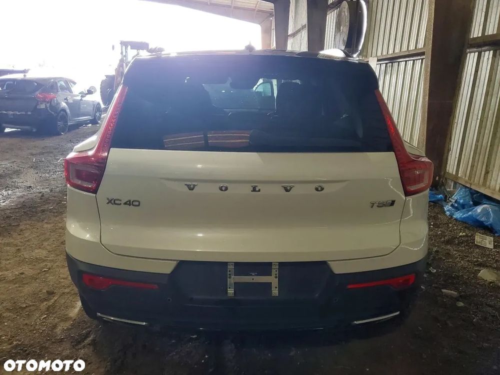 Volvo XC 40 T5 AWD R-Design - 6