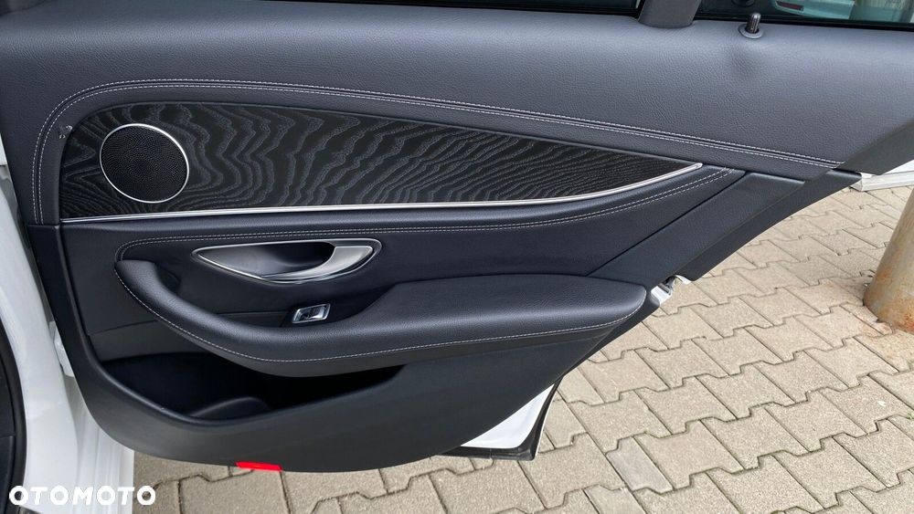 Mercedes-Benz Klasa E 220 d 4-Matic AMG - 28