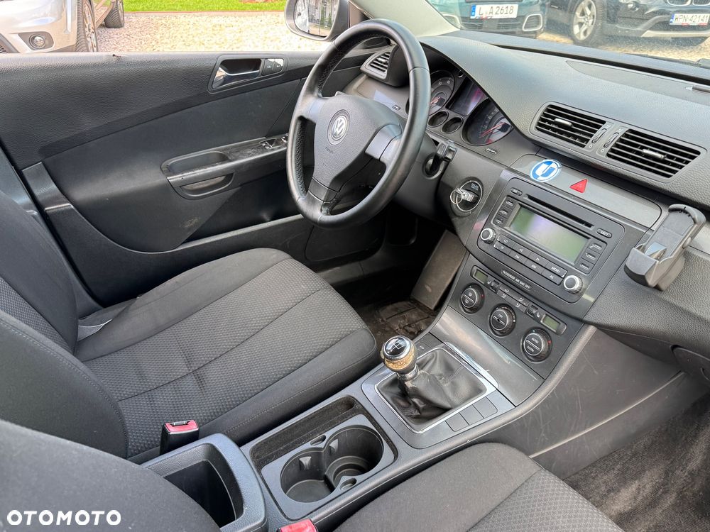 Volkswagen Passat - 11