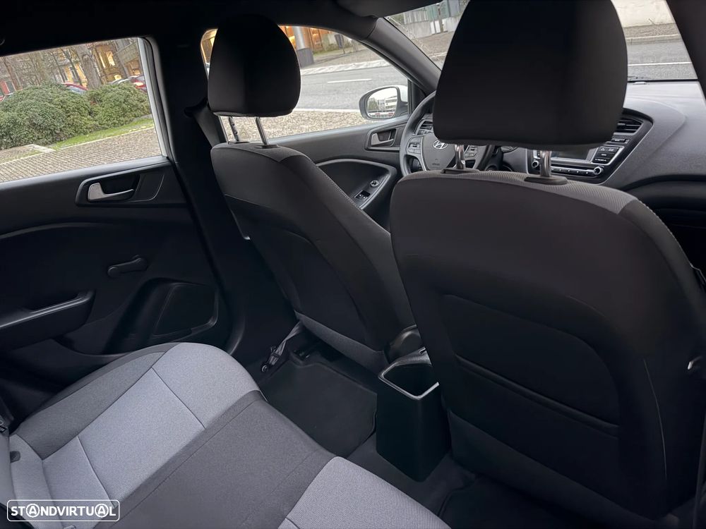 Hyundai i20 1.1 CRDi LED - 21