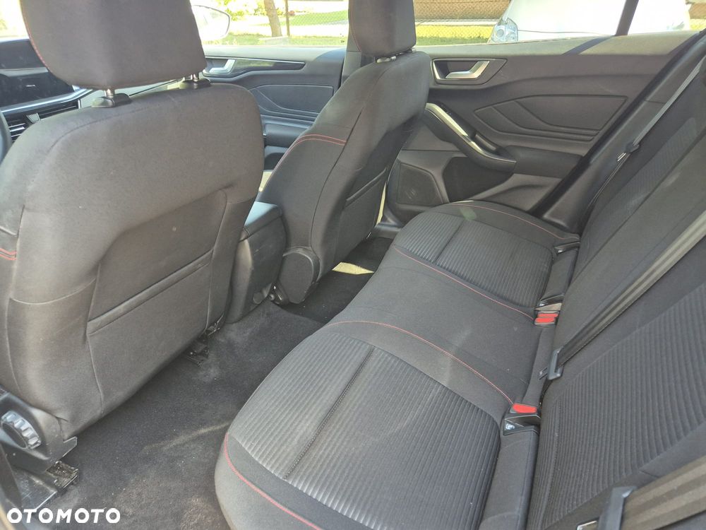 Ford Focus 1.0 EcoBoost Hybrid ST-LINE X - 10