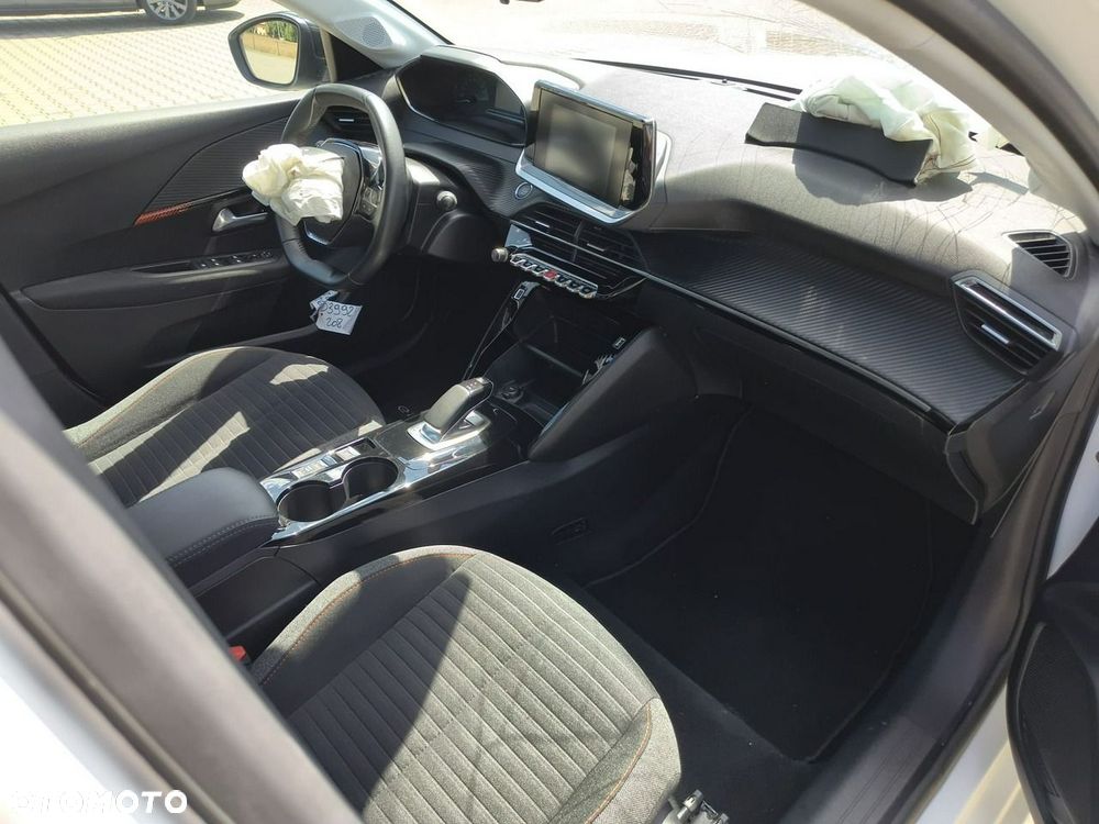 Peugeot 208 - 12