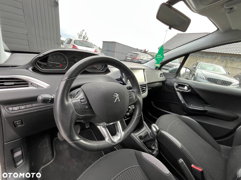 Peugeot 208 1.2 PureTech Style - 15
