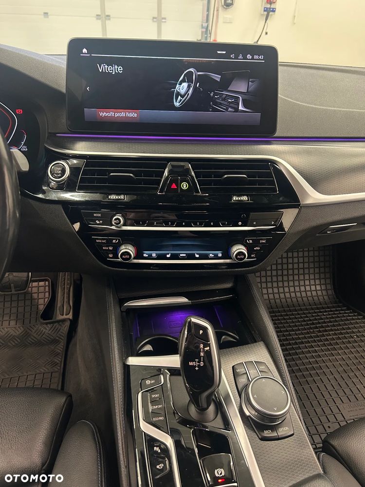 BMW Seria 5 520d M Sport - 16