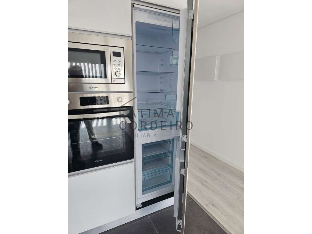 Apartamento T2 em Santa Marta do Pinhal com arrecadação , em fase d... - Grande imagem: 2/24