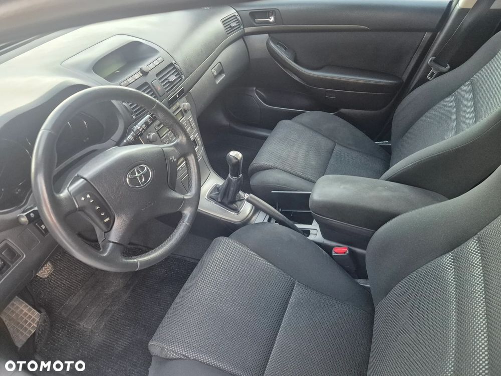 Toyota Avensis 1.8 VVT-i Combi Executive - 17