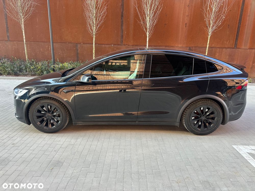 Tesla Model X - 14