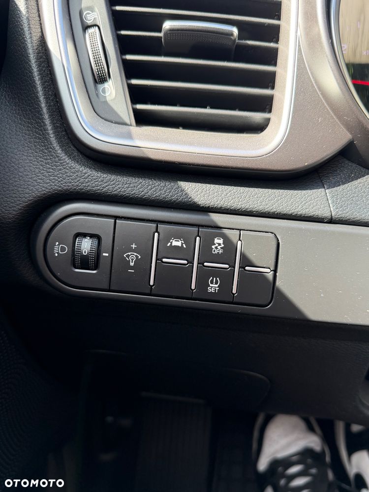 Kia Ceed 1.6 CRDi mHEV M - 11