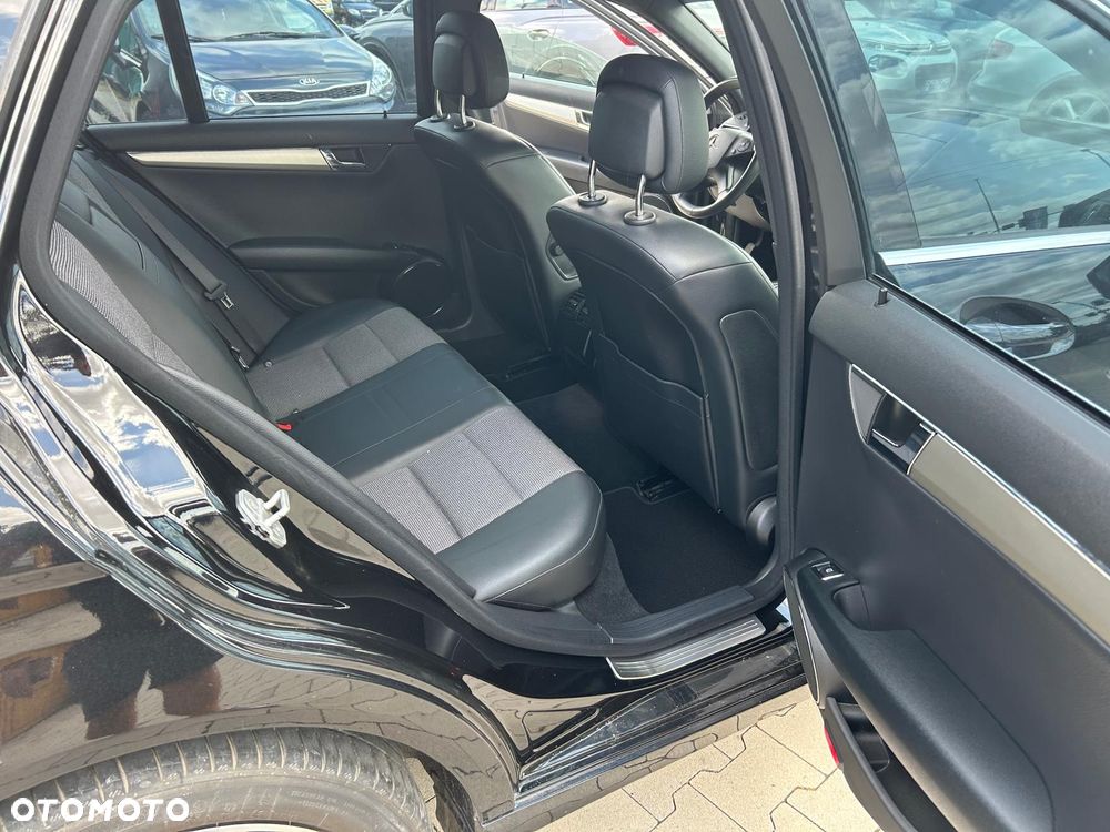 Mercedes-Benz Klasa C 220 CDI DPF (BlueEFFICIENCY) 7G-TRONIC - 22