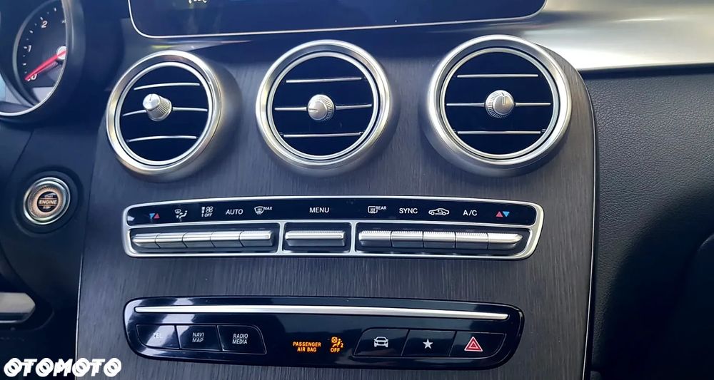 Mercedes-Benz GLC 220 d 4Matic 9G-TRONIC AMG Line - 24