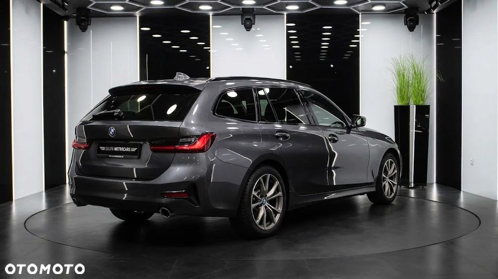 BMW Seria 3 320i - 5