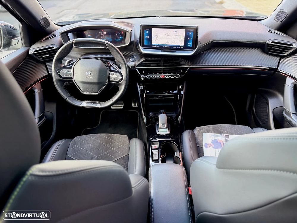 Peugeot 2008 1.2 PureTech GT EAT8 - 4