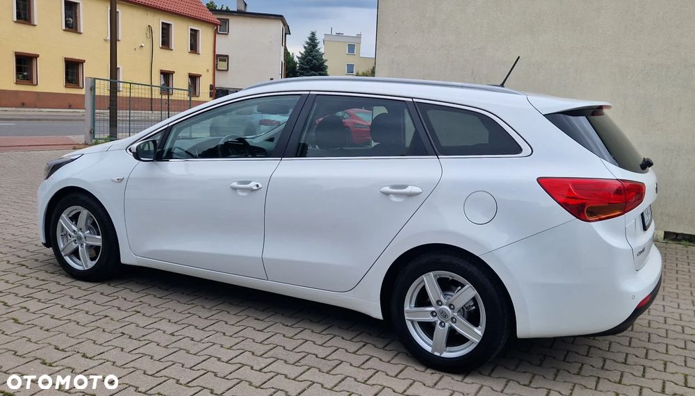 Kia Ceed 1.6 GDI Dream Team Edition - 29