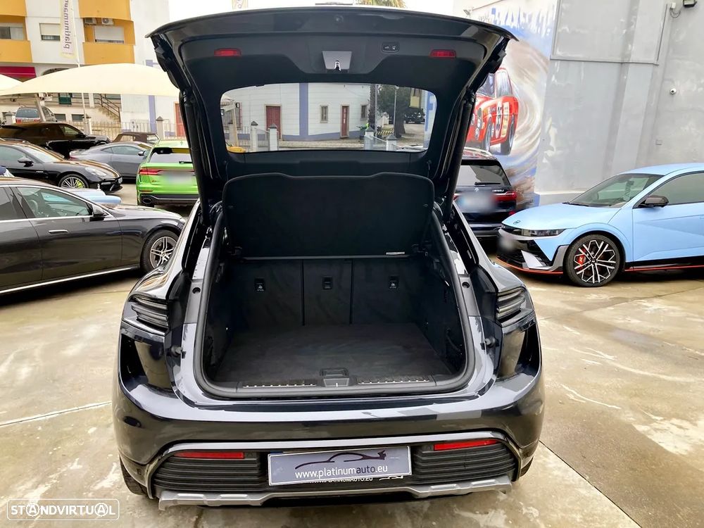 Porsche Macan Electric Turbo - 31