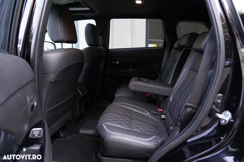 Mitsubishi Outlander ver-2-4-4wd-plug--in-hybrid-top - 23