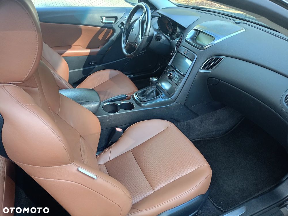 Hyundai Genesis Coupe 2.0 T - 6
