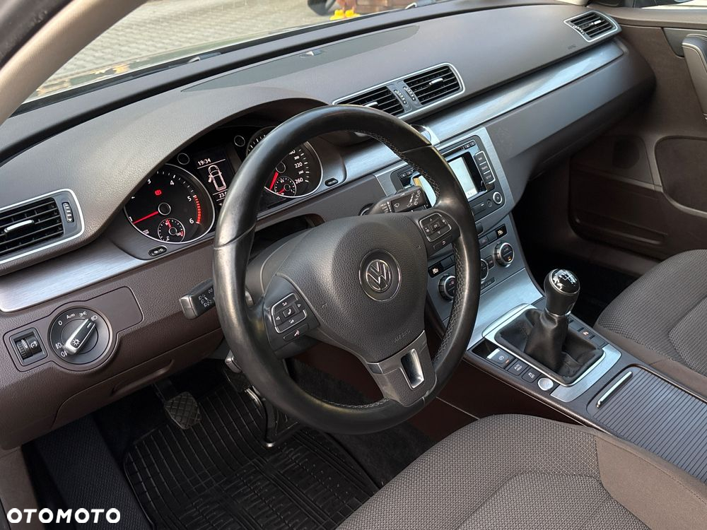 Volkswagen Passat 2.0 TDI Highline - 18