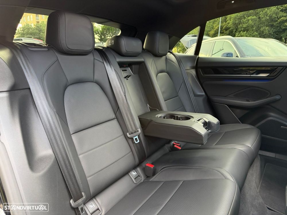 Porsche Macan Electric 4 - 30