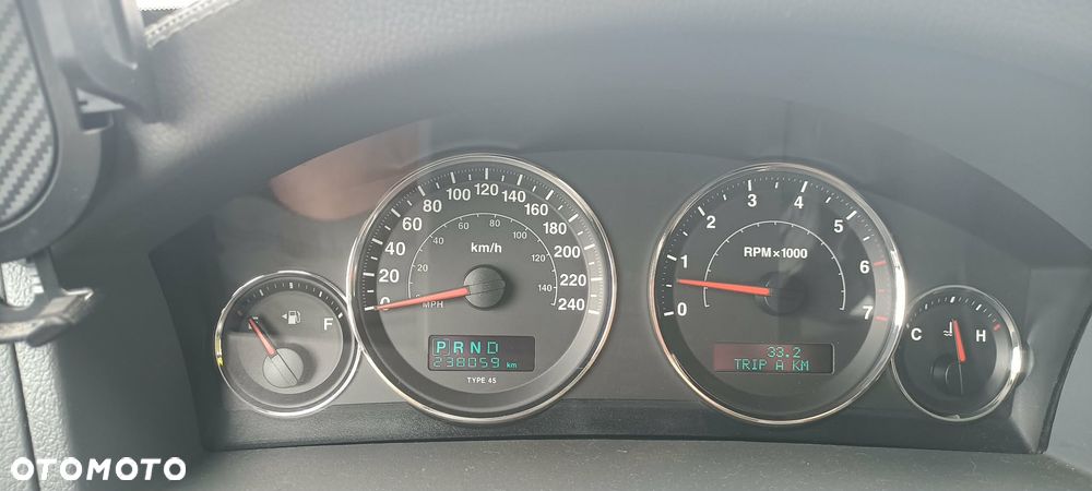 Jeep Grand Cherokee - 16