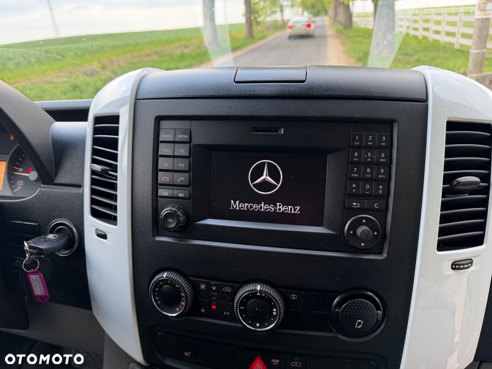 Mercedes-Benz Sprinter - 25