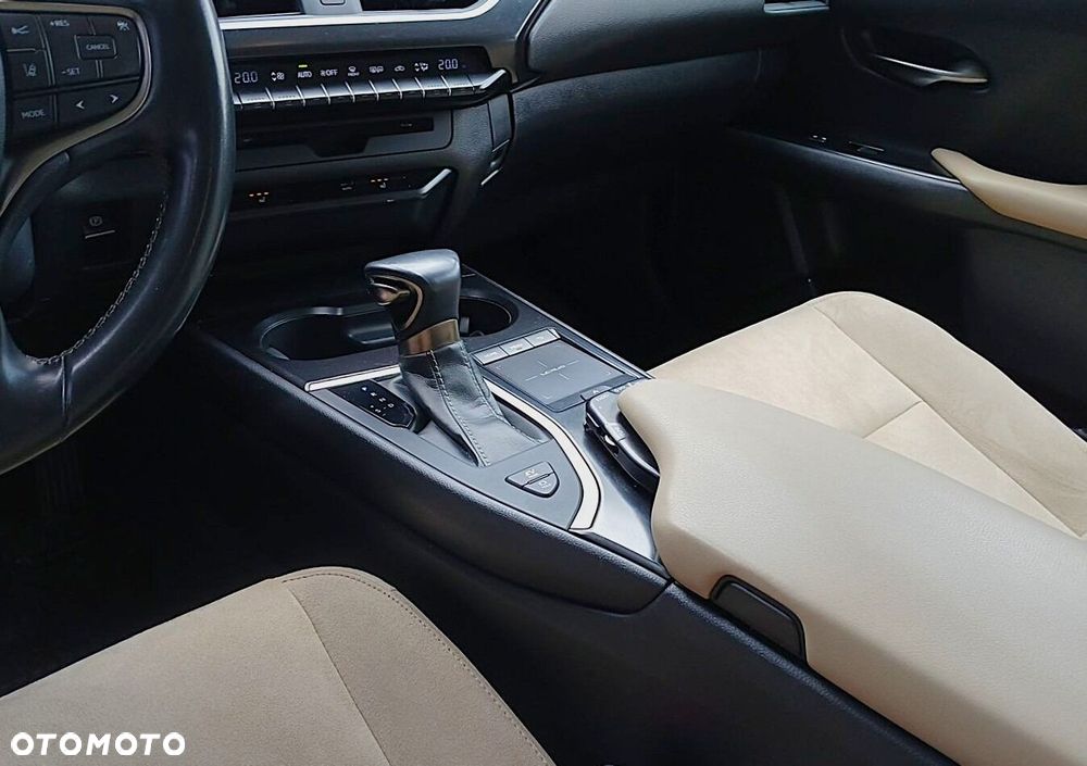 Lexus UX - 19