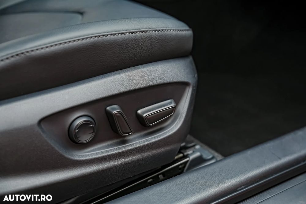 Toyota Camry Luxury - 29