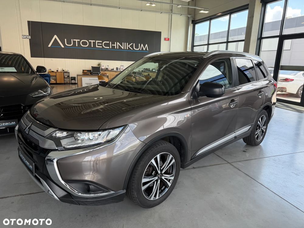 Mitsubishi Outlander 2.0 Invite + 2WD - 1