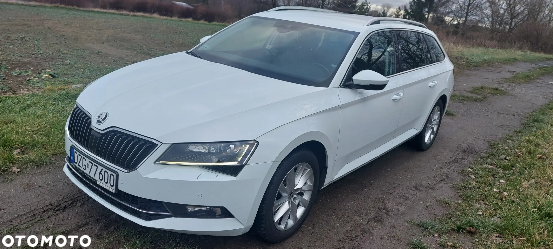 Skoda Superb Combi 2.0 TDI DSG Ambition - 2