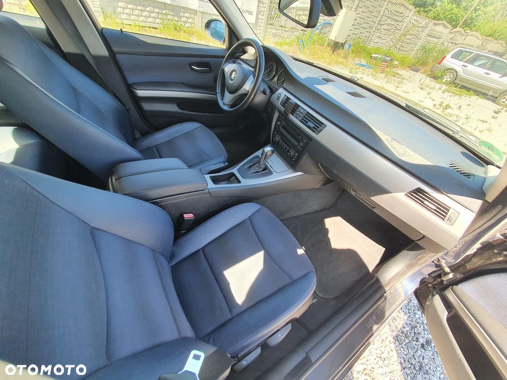 BMW Seria 3 320i - 12